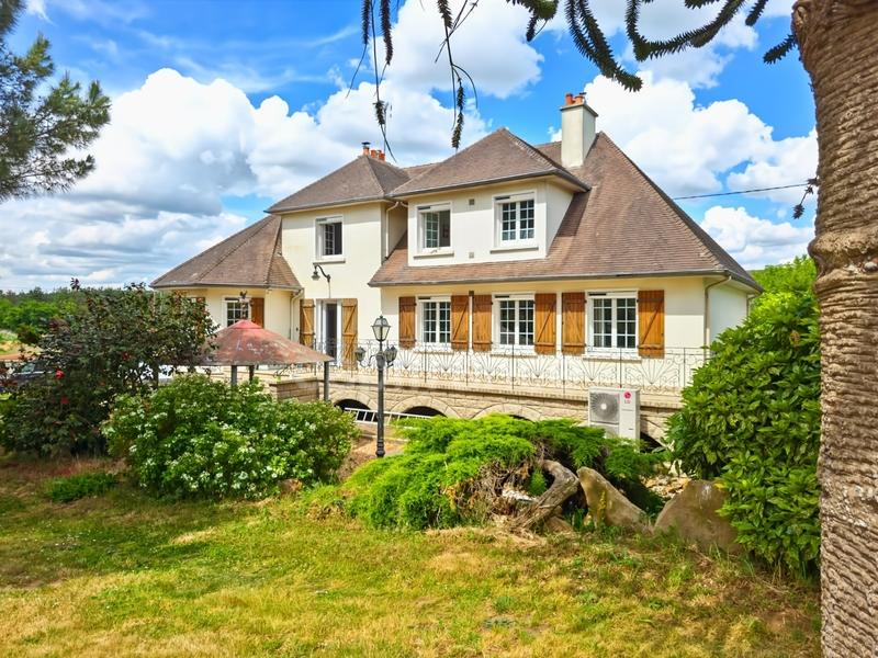 Maison - 178 m² - 8 pièces