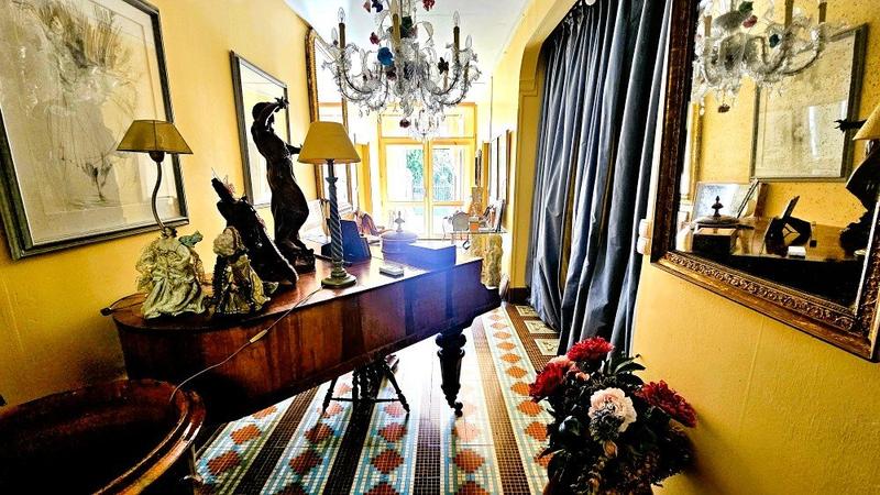 Maison - 240 m² - 7 pièces