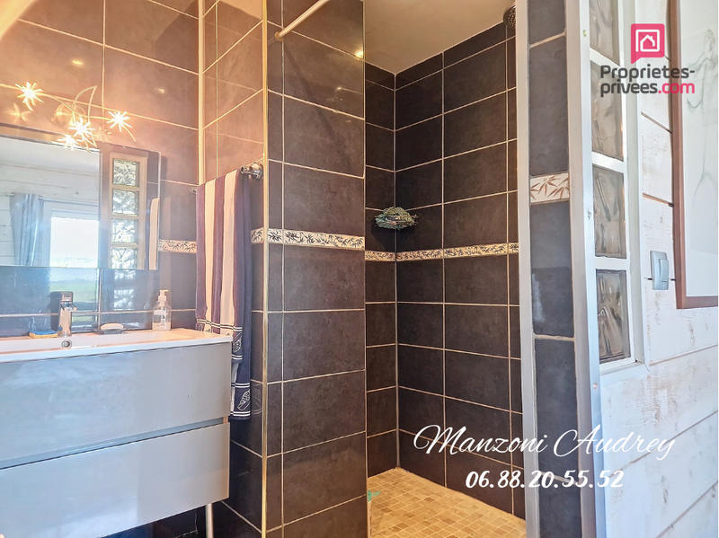 Maison - 220 m² - 7 pièces