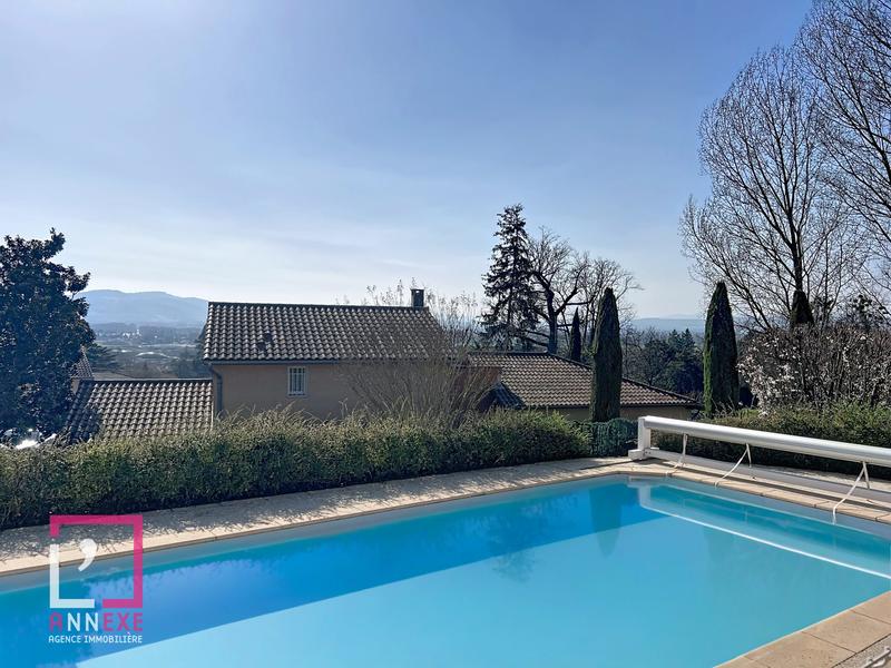 Maison - 217 m² - 7 pièces