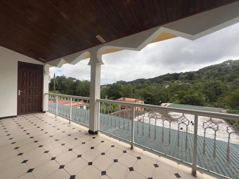 Appartement - 100 m² - 4 pièces