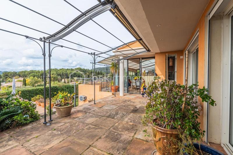 Villa - 229 m² - 6 pièces