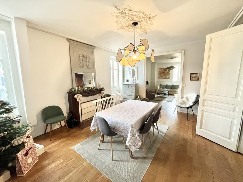 Appartement - 182 m² - 7 pièces