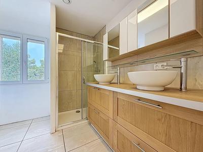 Maison - 261 m² - 11 pièces