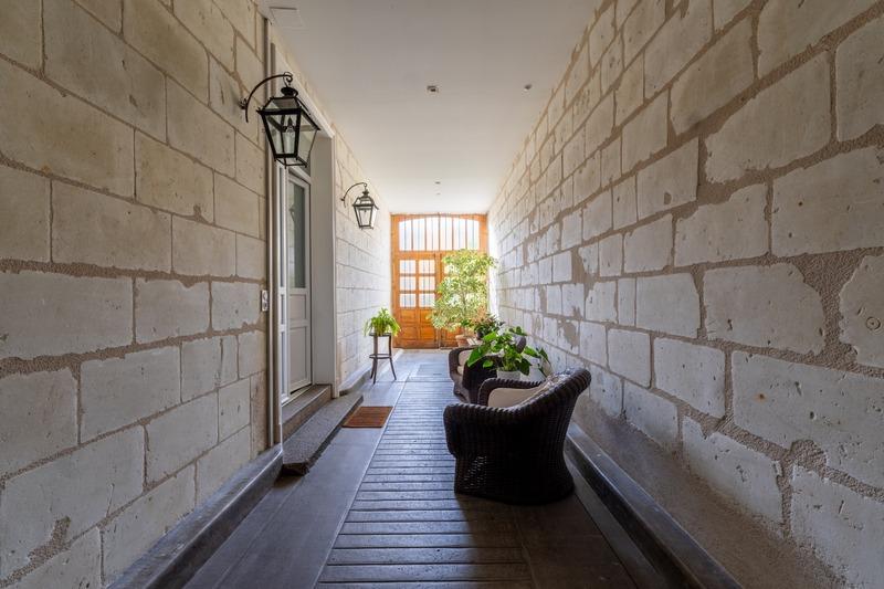 Maison - 346 m² - 10 pièces