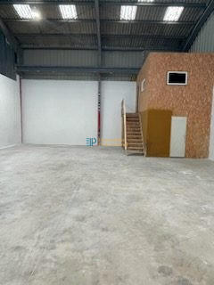 Entrepôt - 220 m²