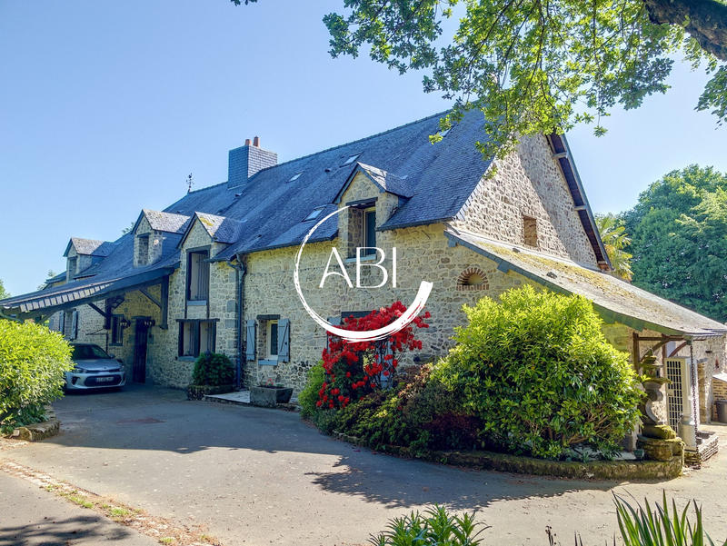 Maison ancienne - 250 m² - 7 pièces