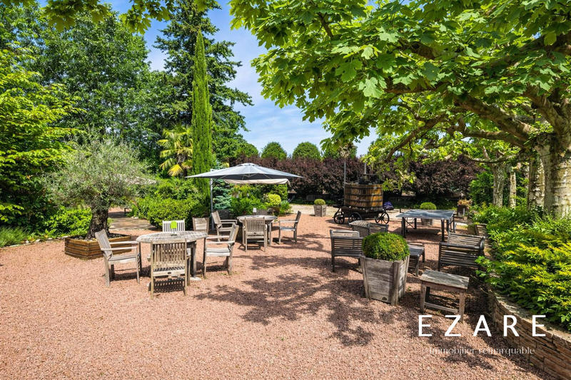 Maison - 460 m² - 14 pièces