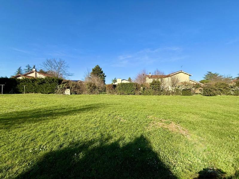 Terrain constructible - 909 m²