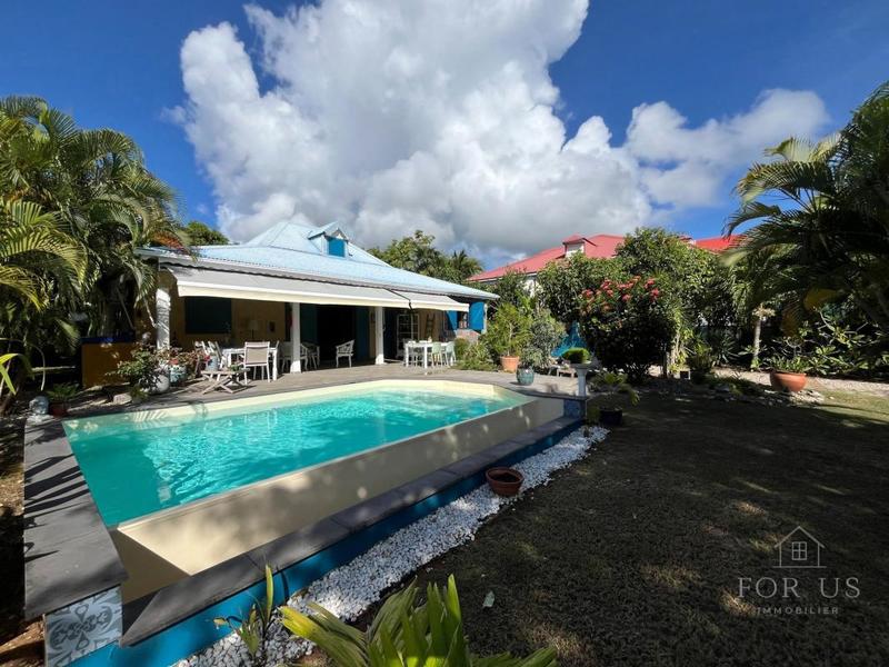 Maison - 95 m² - 5 pièces