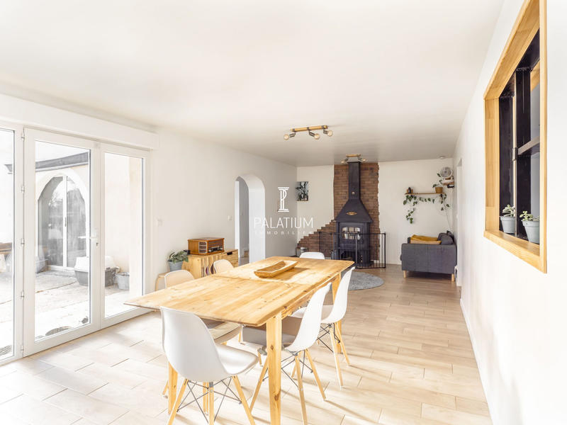 Maison - 219 m² - 8 pièces