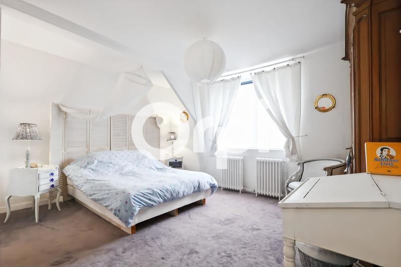 Maison de ville - 255 m² - 7 pièces