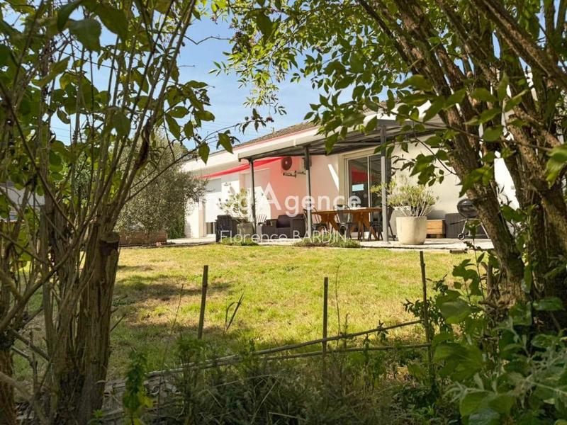 Pavillon - 220 m² - 10 pièces