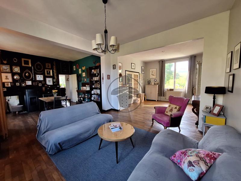 Maison - 287 m² - 10 pièces