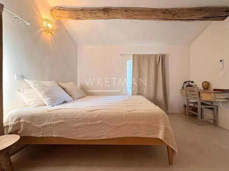 Maison - 240 m² - 8 pièces