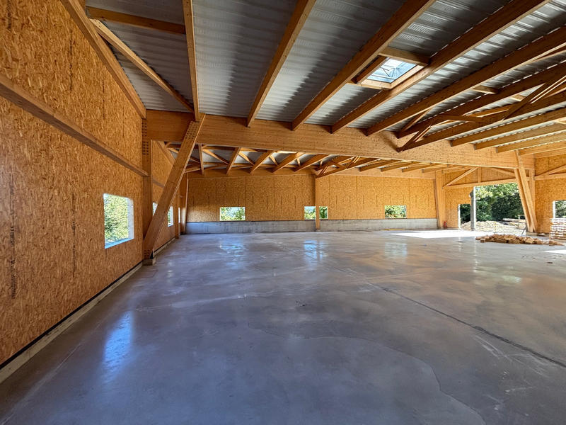 Maison - 550 m² - 4 pièces