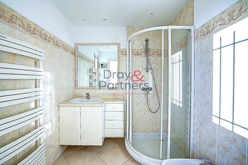 Villa - 260 m² - 6 pièces