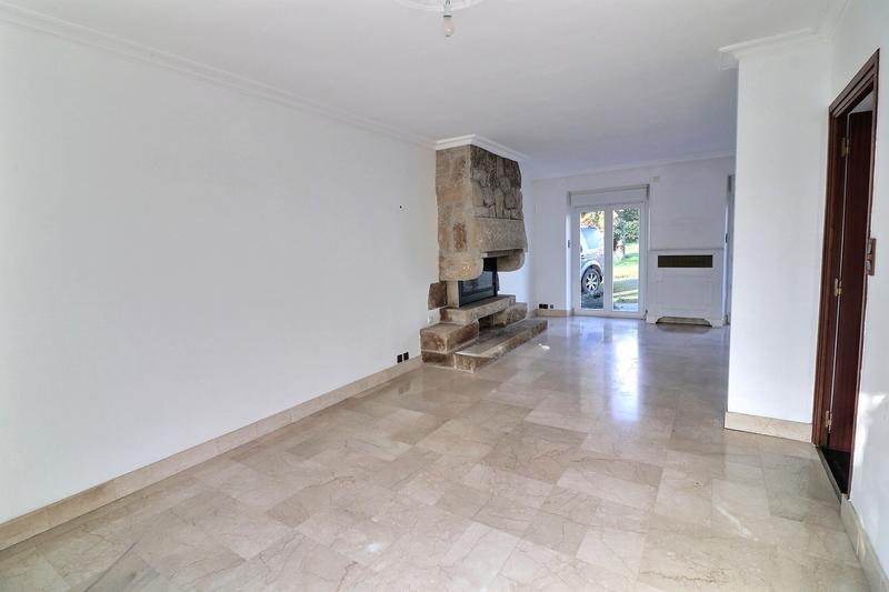 Maison - 220 m² - 8 pièces