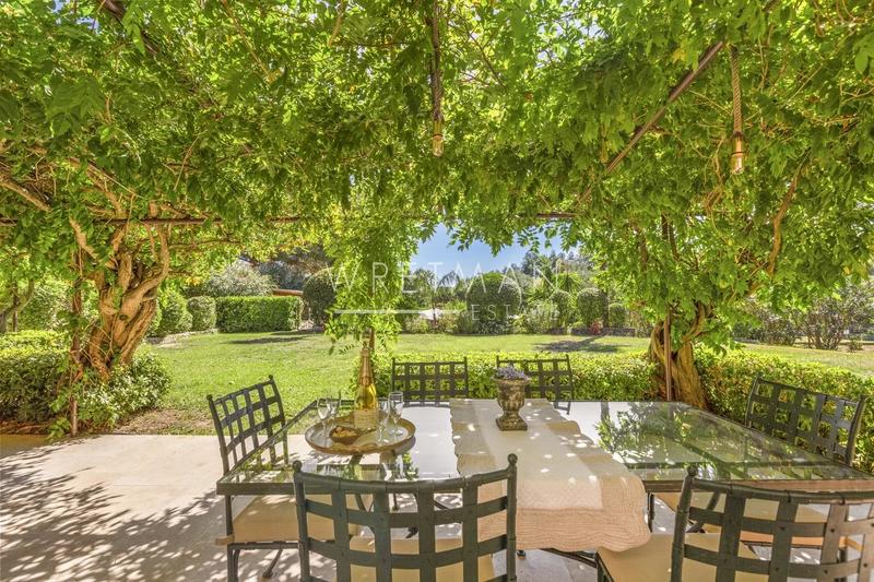 Maison - 237 m² - 8 pièces