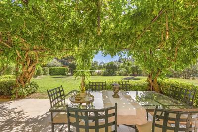 Maison - 237 m² - 8 pièces