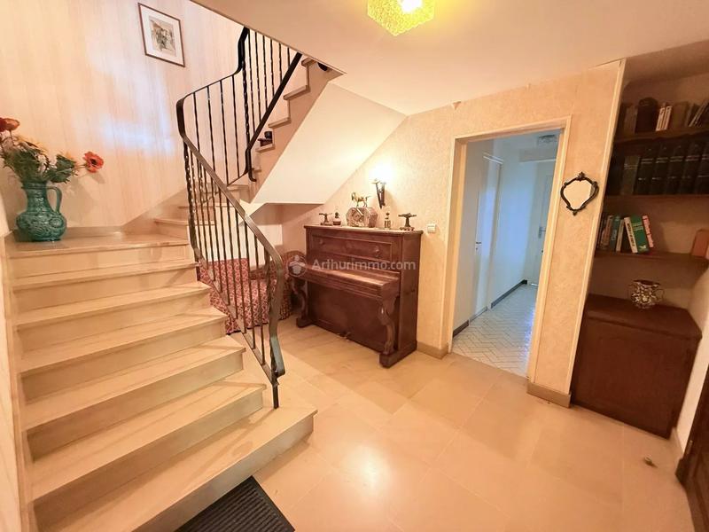 Maison - 218 m² - 9 pièces