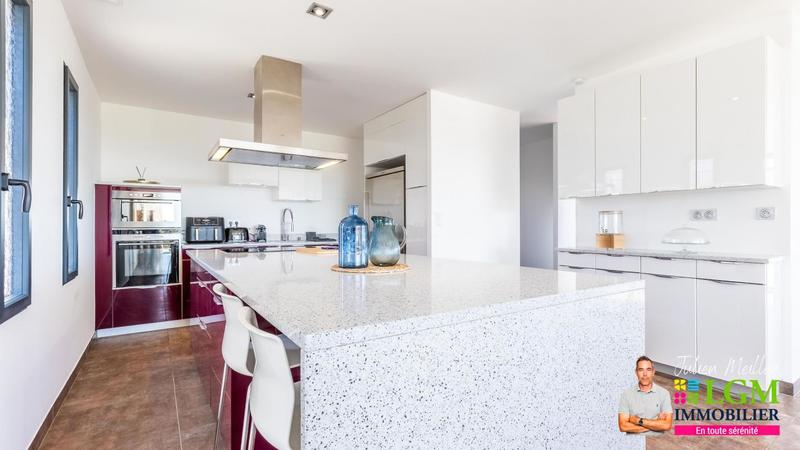 Villa - 250 m² - 5 pièces