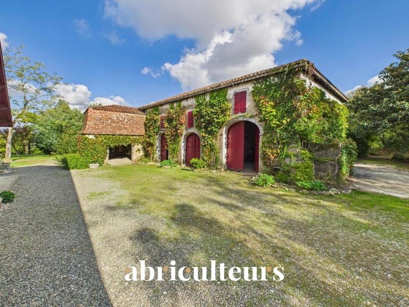 Maison ancienne - 235 m² - 8 pièces