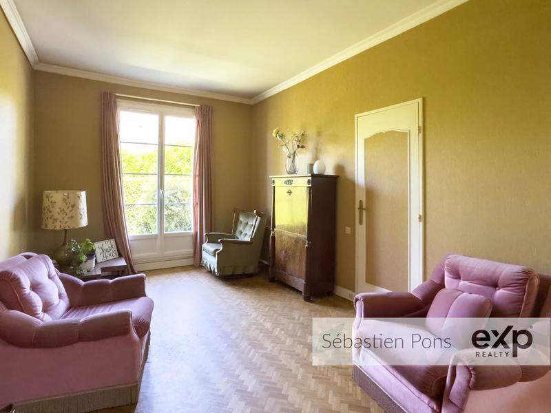 Maison - 230 m² - 8 pièces