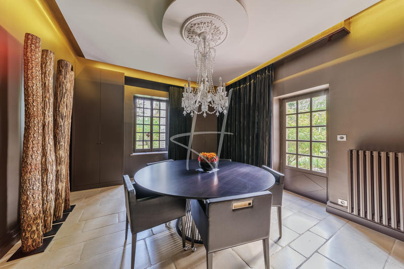 Maison ancienne - 444 m² - 9 pièces