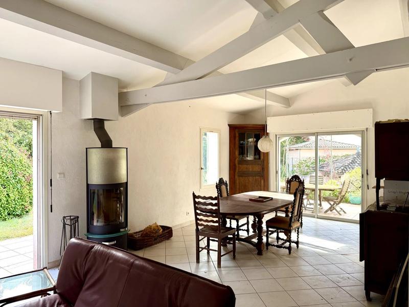 Maison - 230 m² - 8 pièces