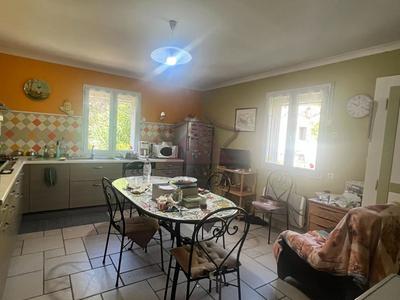 Villa - 221 m² - 9 pièces