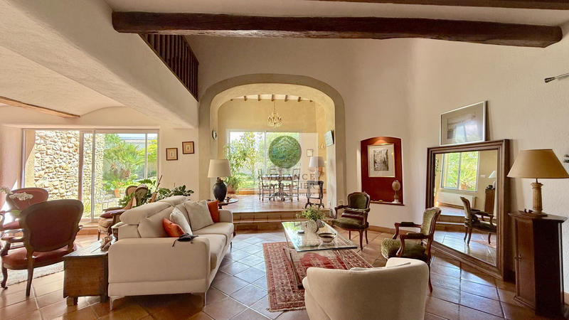 Maison - 214 m² - 10 pièces