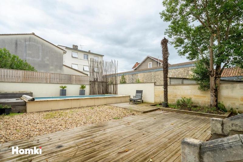 Maison - 270 m² - 8 pièces