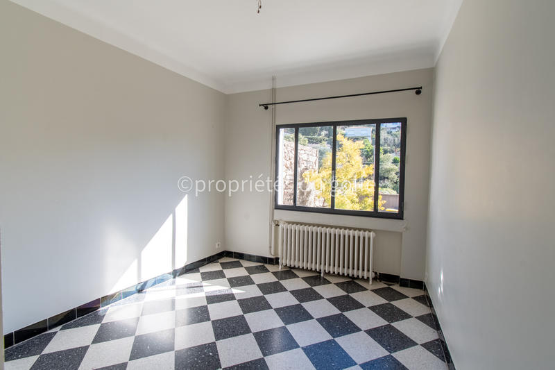 Maison - 234 m² - 9 pièces