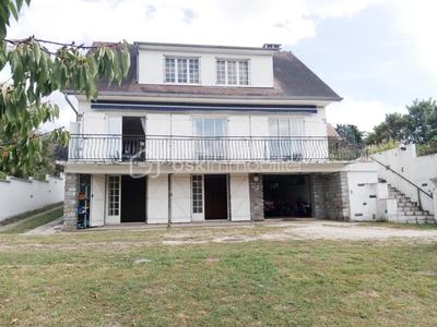 Maison traditionnelle - 177 m² - 8 pièces