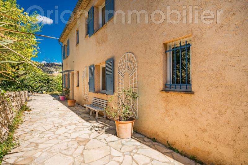 Maison - 205 m² - 6 pièces