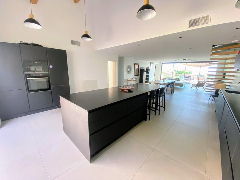 Maison contemporaine - 252 m² - 9 pièces