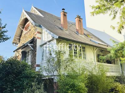 Demeure - 250 m² - 8 pièces