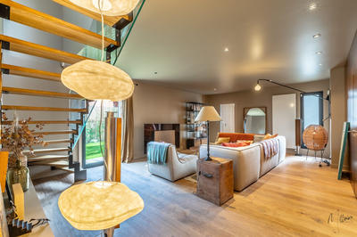 Maison - 330 m² - 10 pièces