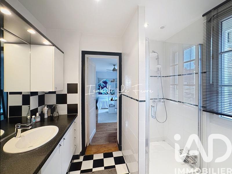 Maison - 202 m² - 9 pièces