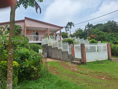 Maison - 216 m² - 6 pièces