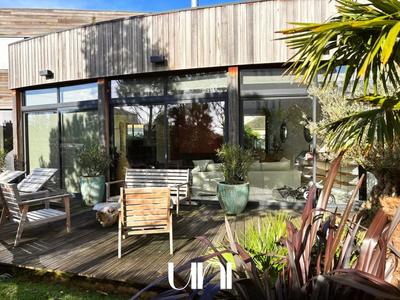 Maison - 210 m² - 6 pièces