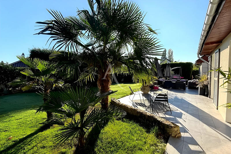 Maison - 214 m² - 9 pièces