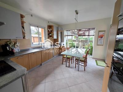 Maison - 200 m² - 8 pièces