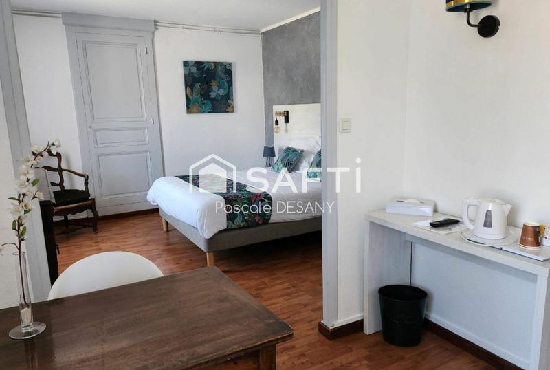 Local commercial - 1 600 m² - 35 pièces