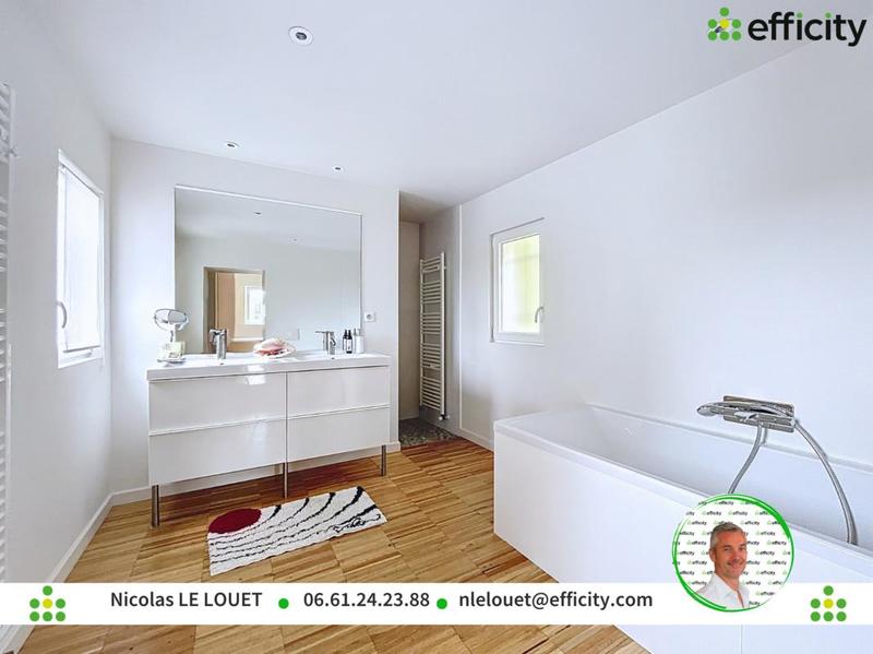 Demeure - 215 m² - 7 pièces