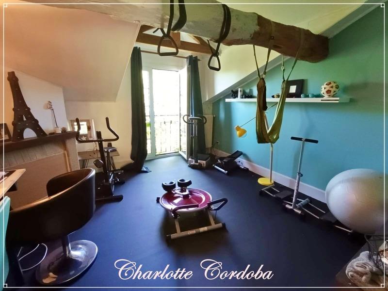 Maison - 313 m² - 10 pièces