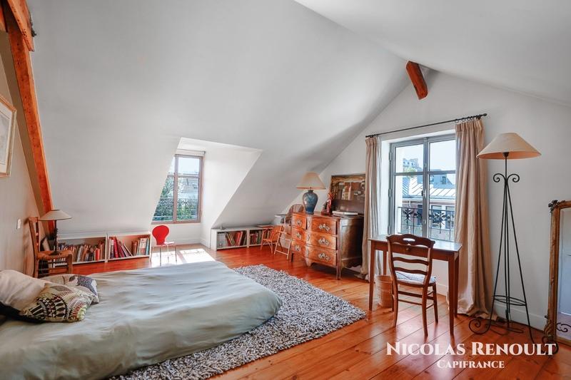 Maison - 250 m² - 8 pièces