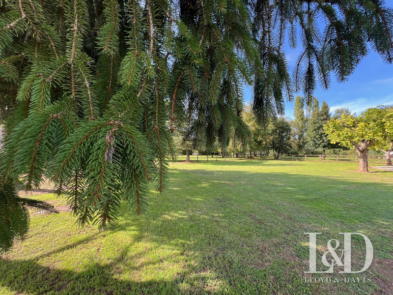 Maison - 411 m² - 11 pièces