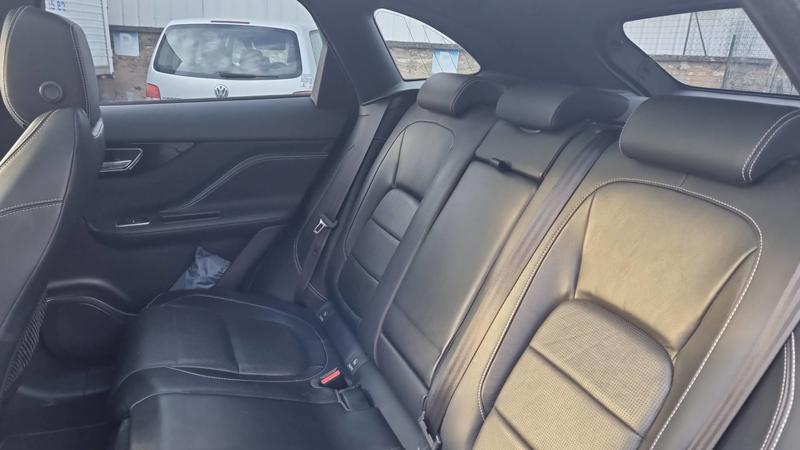 Jaguar F-Pace 2.0 d Awd 180 Bva8 R Sport - Automatique Toit ouvrant